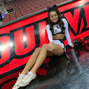 Meet your Posher, Caitlin